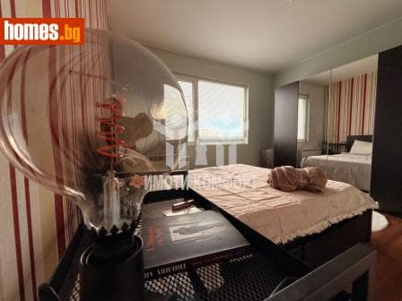 Тристаен, 90m²