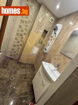 Тристаен, 68m²