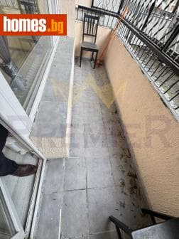 Тристаен, 68m²