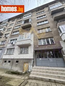 Тристаен, 68m²