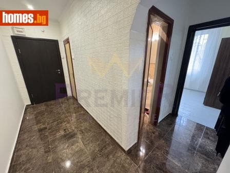 Тристаен, 68m²