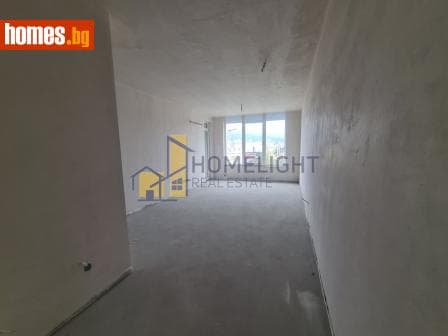Тристаен, 98m²