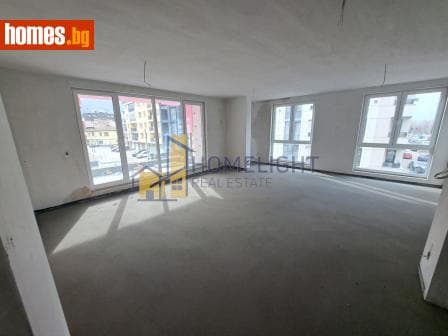 Тристаен, 145m²