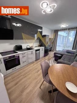 Тристаен, 90m²