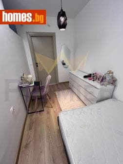 Тристаен, 90m²