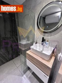 Тристаен, 90m²