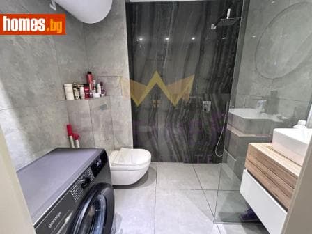 Тристаен, 90m²