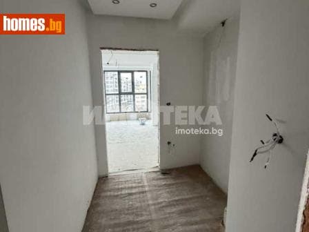 Тристаен, 117m²