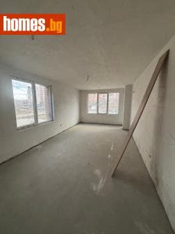Тристаен, 105m²