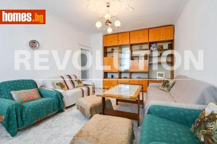 Тристаен, 90m²