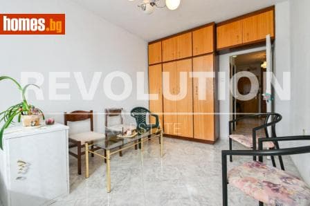 Тристаен, 90m²