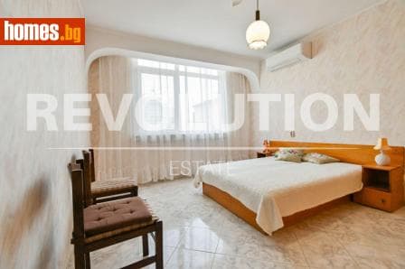 Тристаен, 90m²