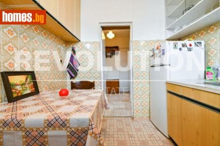 Тристаен, 90m²