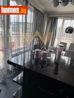 Тристаен, 118m²