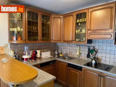 Тристаен, 82m²