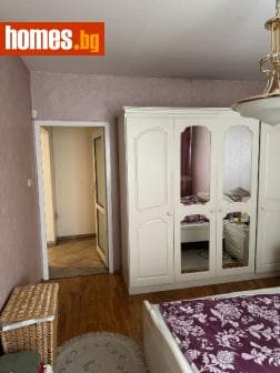 Тристаен, 82m²