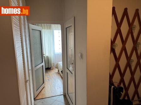 Тристаен, 82m²