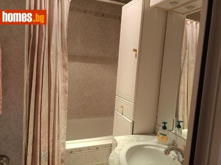 Тристаен, 82m²