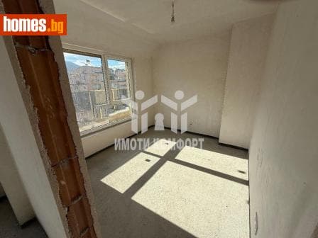 Тристаен, 85m²