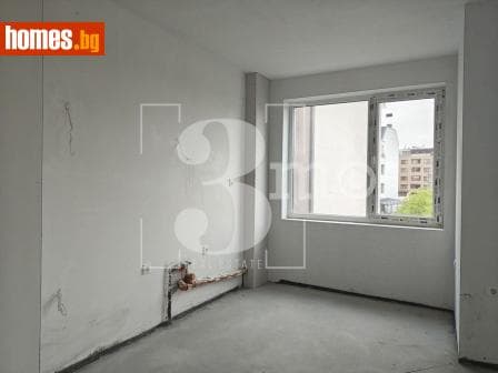 Тристаен, 132m²