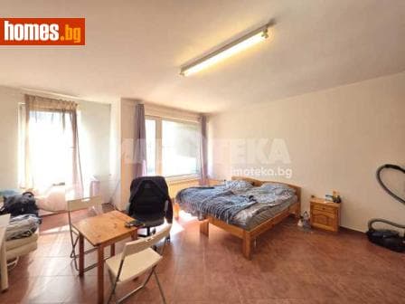 Тристаен, 99m²
