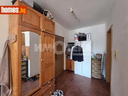 Тристаен, 99m²