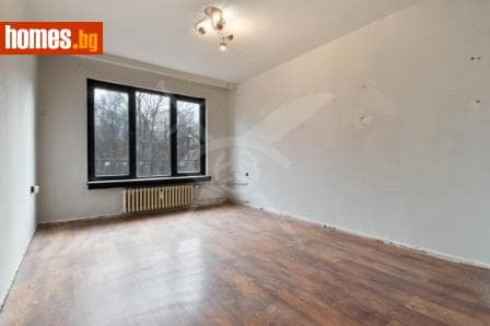 Тристаен, 48m²