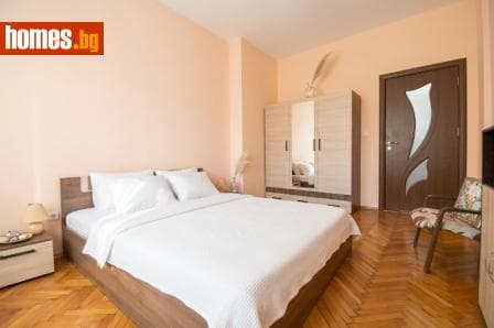 Тристаен, 75m²