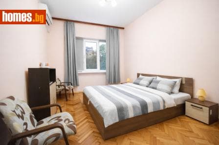 Тристаен, 75m²