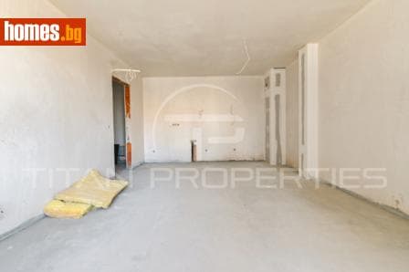 Тристаен, 76m²
