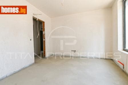 Тристаен, 76m²