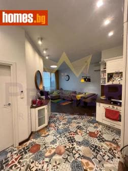 Тристаен, 71m²