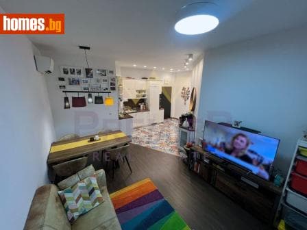 Тристаен, 71m²