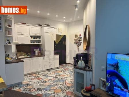Тристаен, 71m²