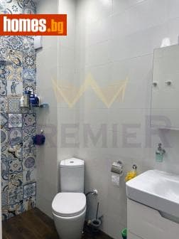 Тристаен, 71m²