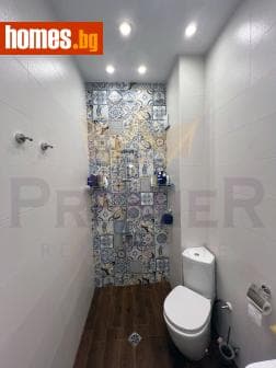 Тристаен, 71m²