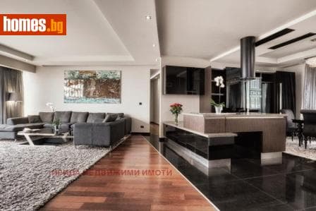Тристаен, 234m²