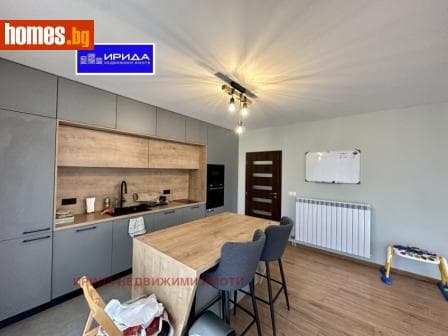 Тристаен, 126m²