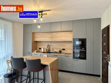 Тристаен, 126m²