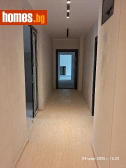 Тристаен, 392m²