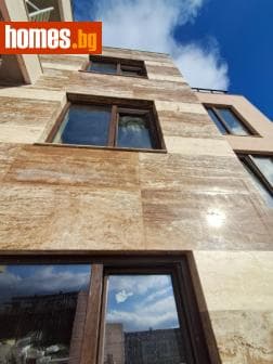 Тристаен, 392m²