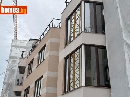 Тристаен, 392m²