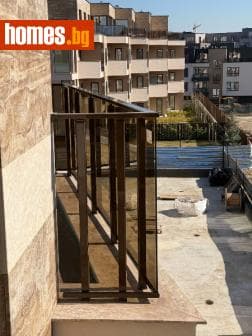 Тристаен, 392m²