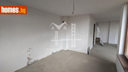 Тристаен, 192m²
