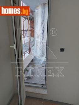 Тристаен, 91m²