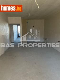 Тристаен, 107m²
