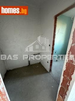 Тристаен, 107m²
