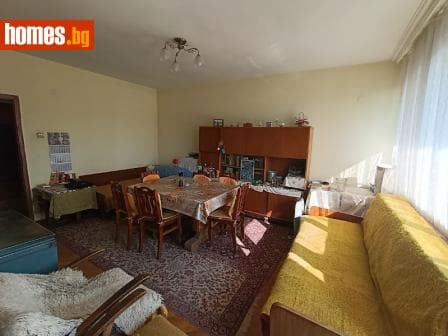 Тристаен, 80m²
