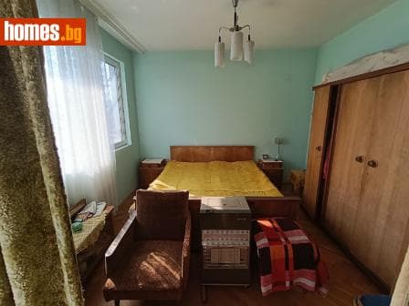 Тристаен, 80m²