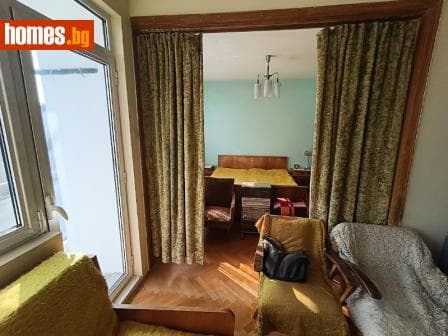 Тристаен, 80m²